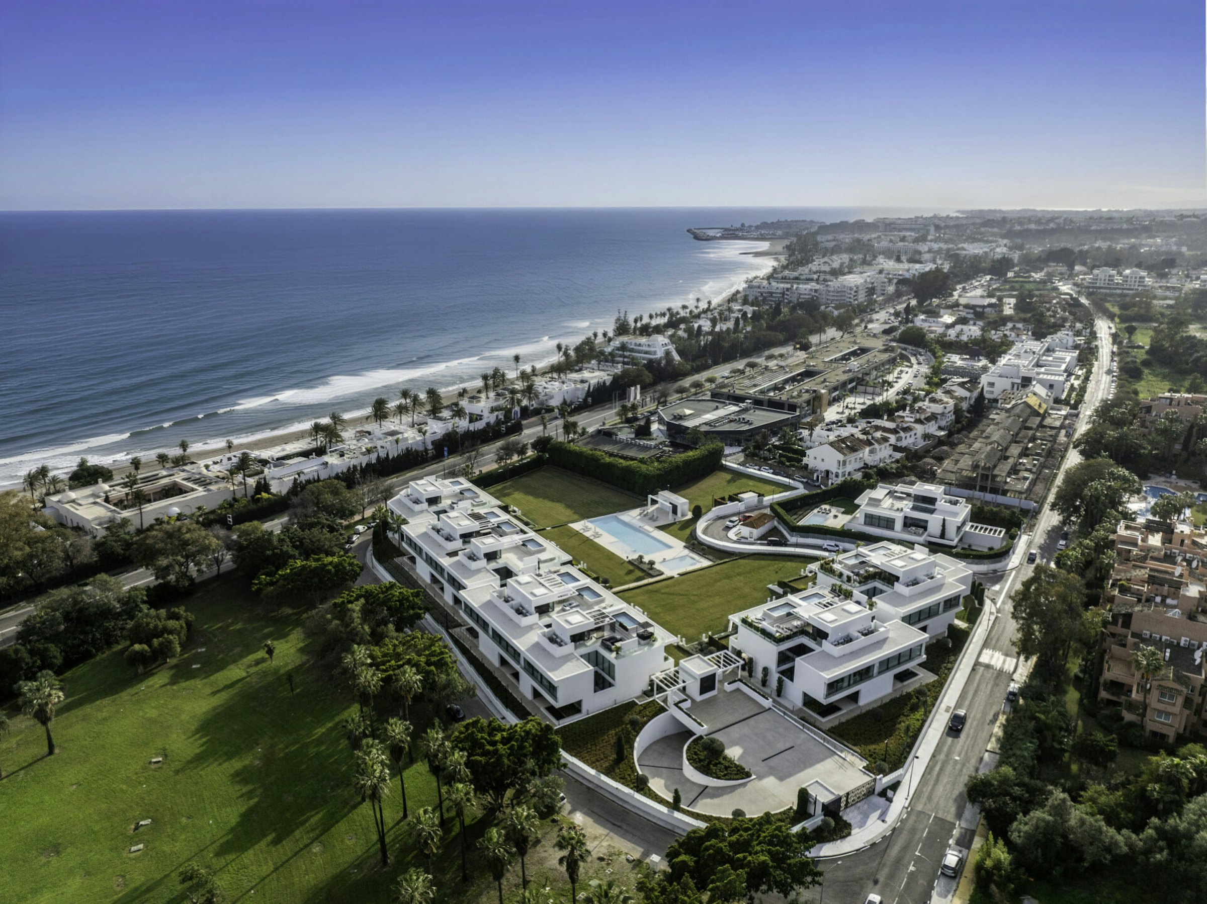 Vue aérienne du front de mer de la Golden Mile, Marbella