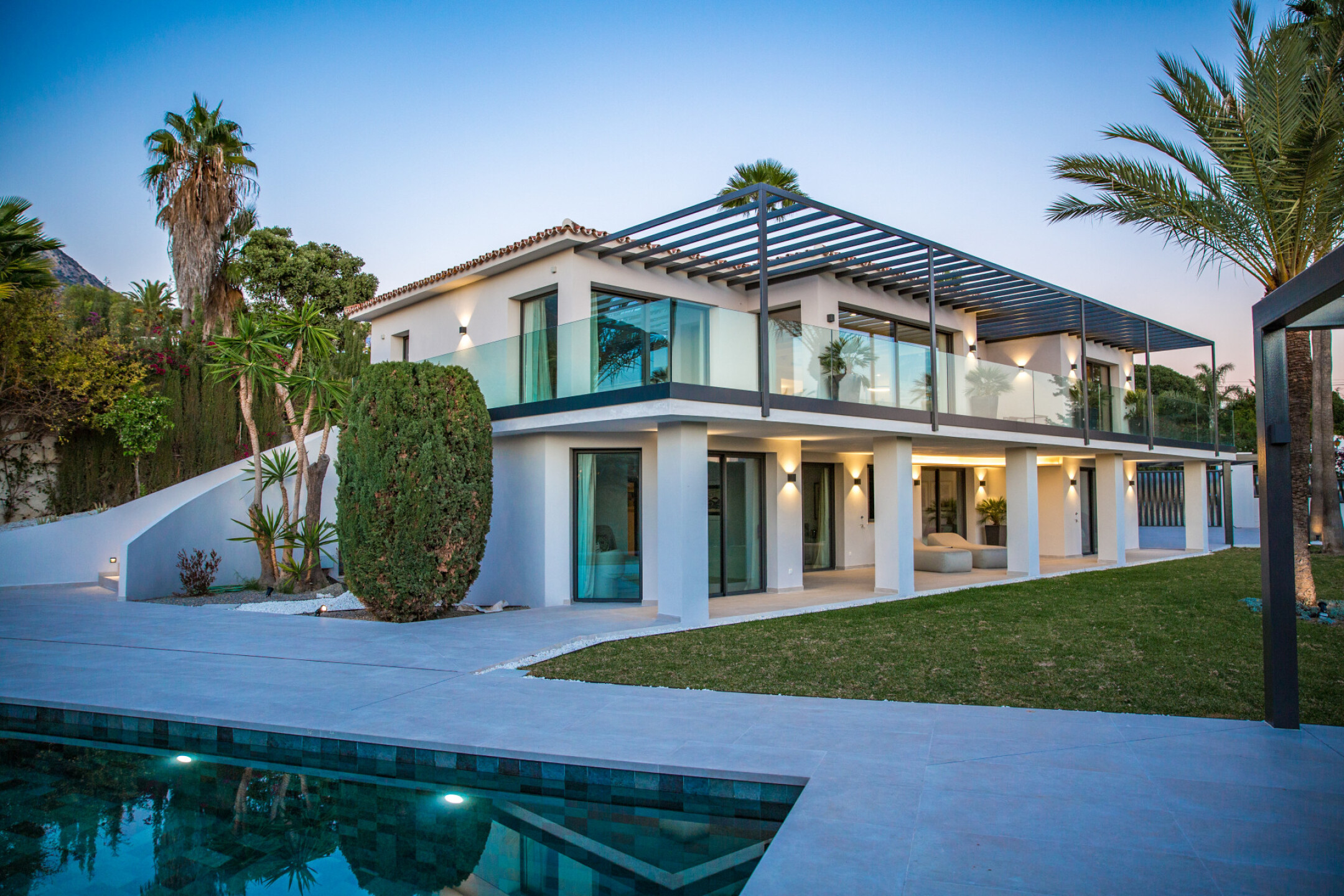 Sea-view villa for sale in Marbella Golden Mile, Marbella | Nagüeles 19