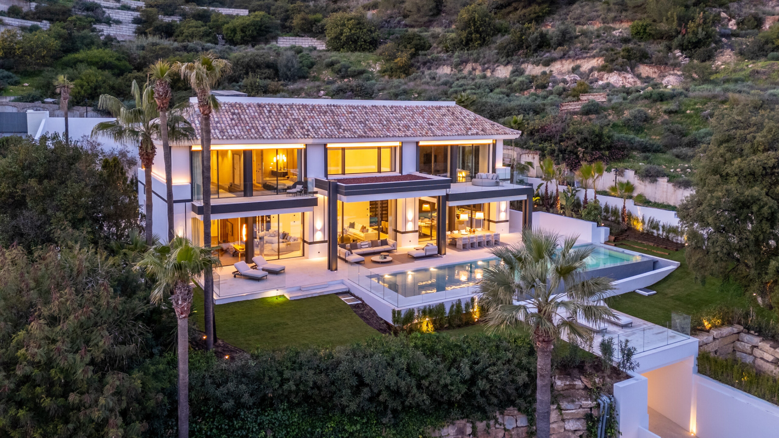 Sea-view villa for sale in Marbella Golden Mile, Marbella | Villa Allure