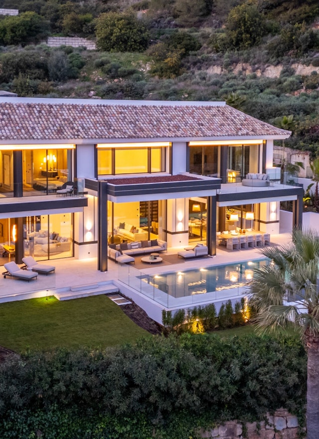 Sea-view villa for sale in Marbella Golden Mile, Marbella | Villa Allure
