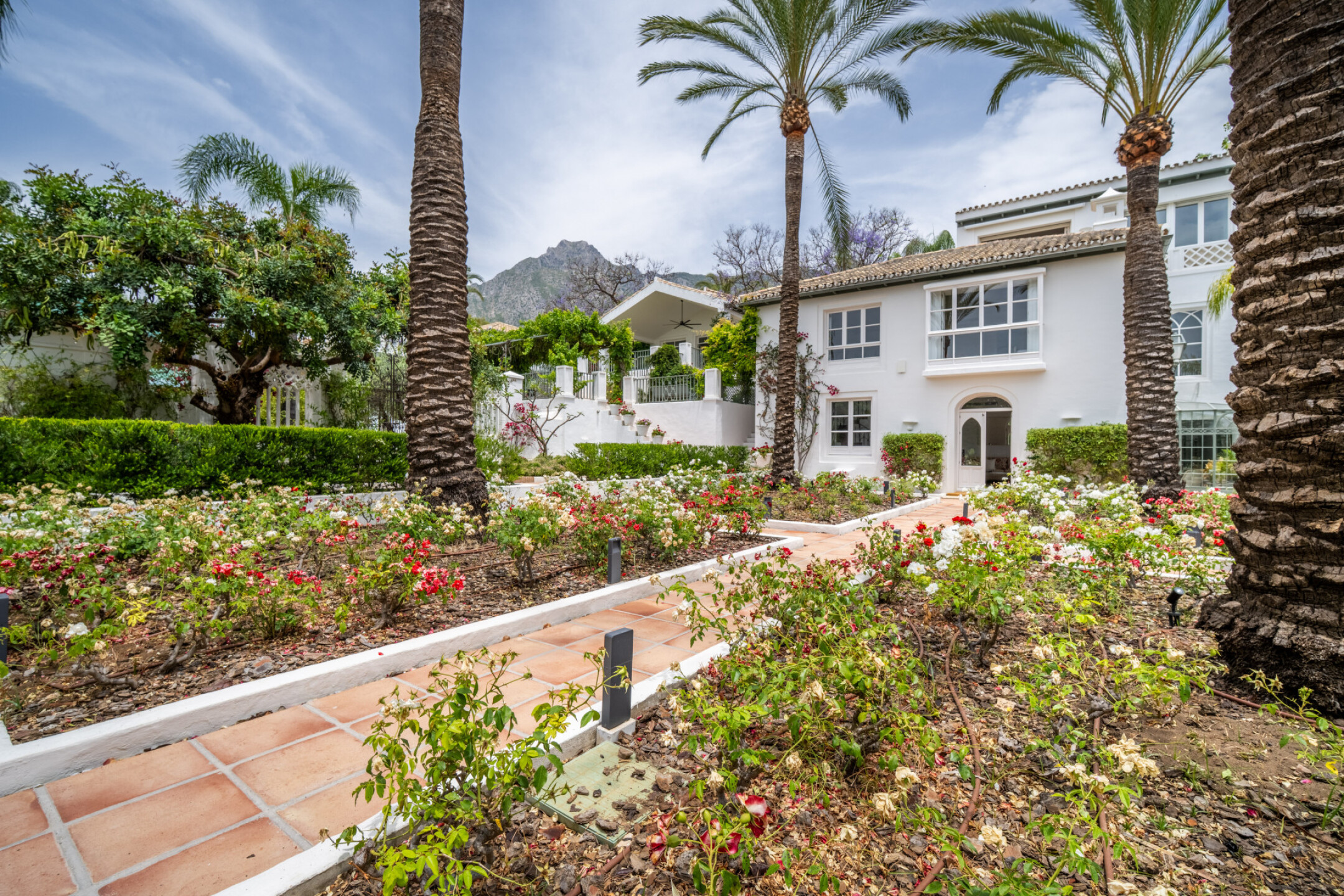 Sea-view villa for sale in Marbella Golden Mile, Marbella | Mozart 37