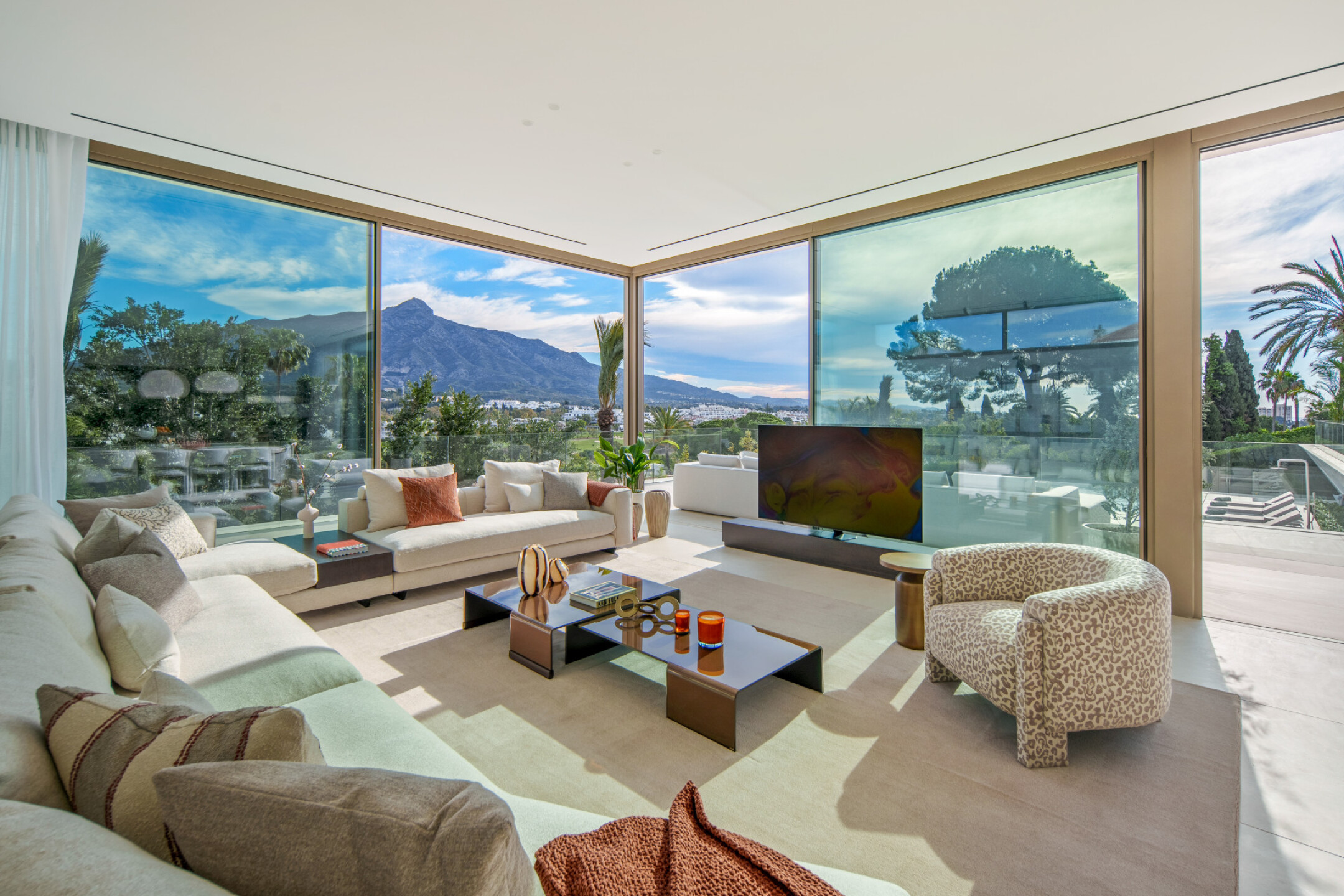 Brand-new villa for sale in Nueva Andalucia, Marbella | Alcala 70