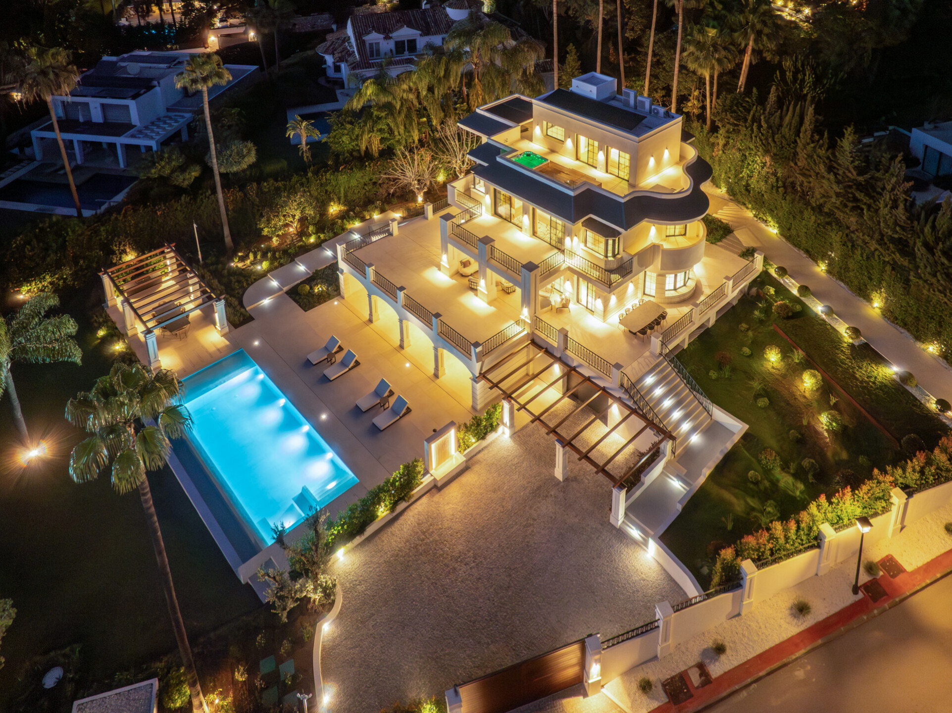 Luxury villa for sale in Nueva Andalucia, Marbella | Villa Monte Blanco