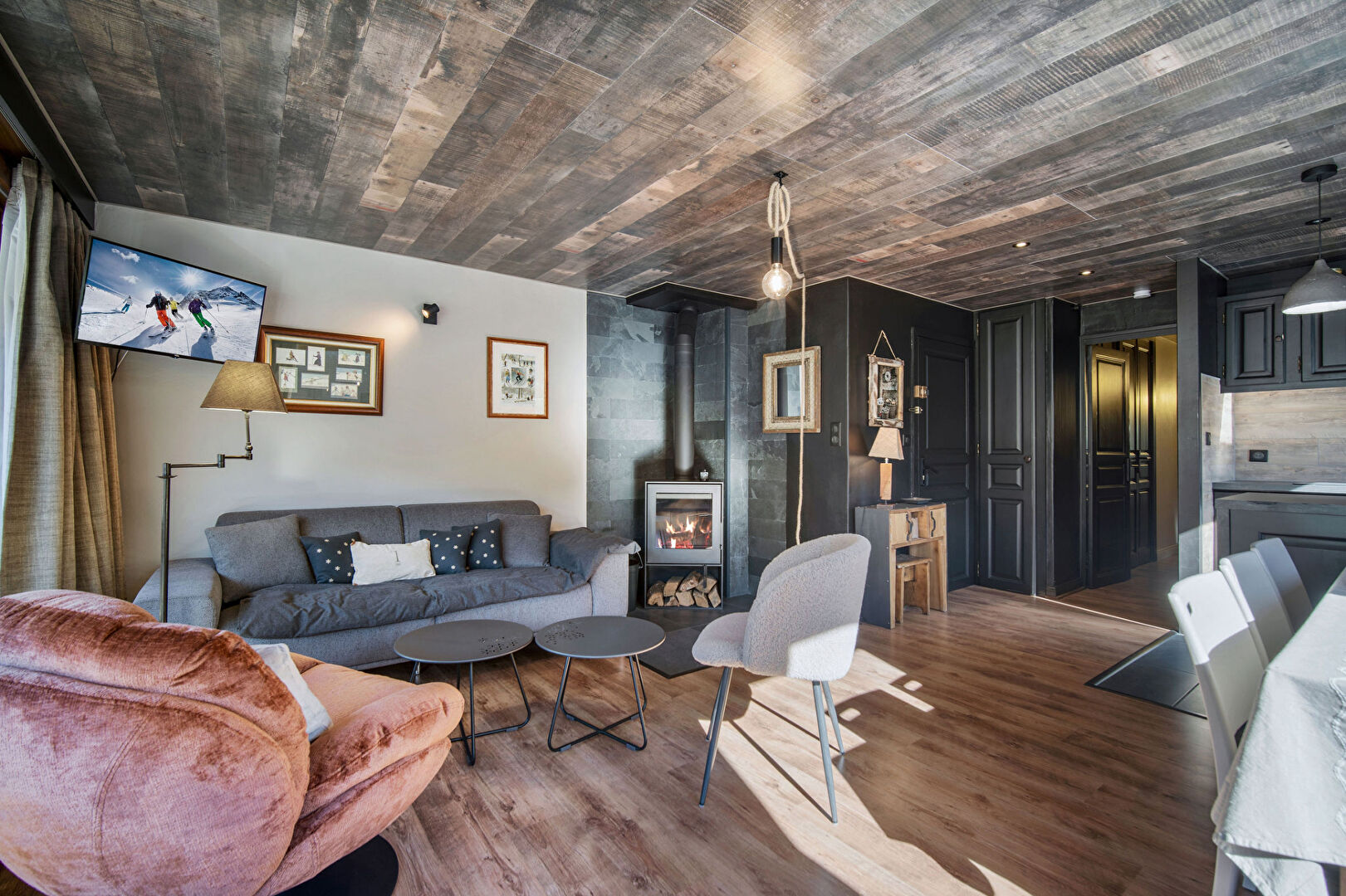 Fully renovated three-bedroom apartment - ideally located for sale in Courchevel