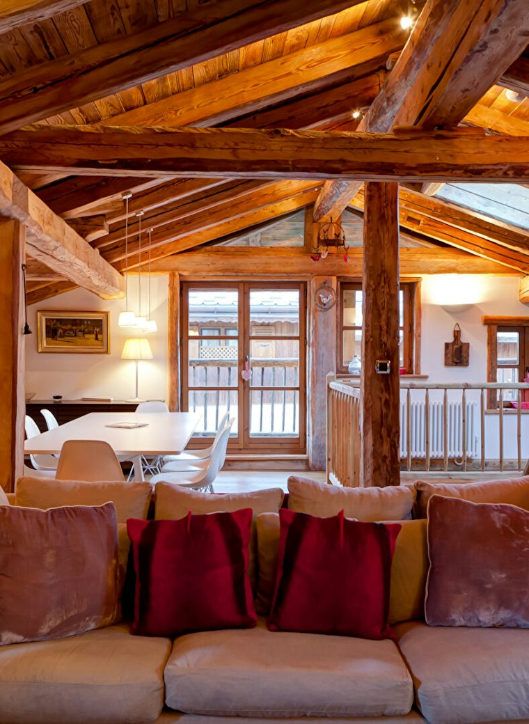 185 m² village chalet in central Courchevel, 4 bedrooms and garage