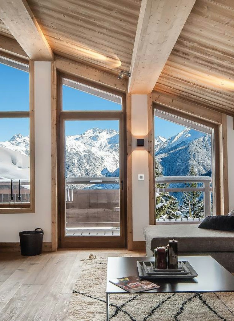 271 m² 5-bedroom half-chalet in Courchevel with mountain views