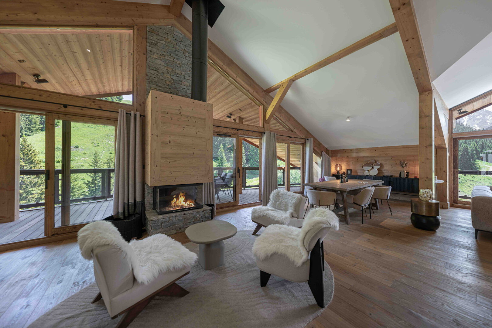 Luxury apartment with views of the mountain peaks for sale in Courchevel