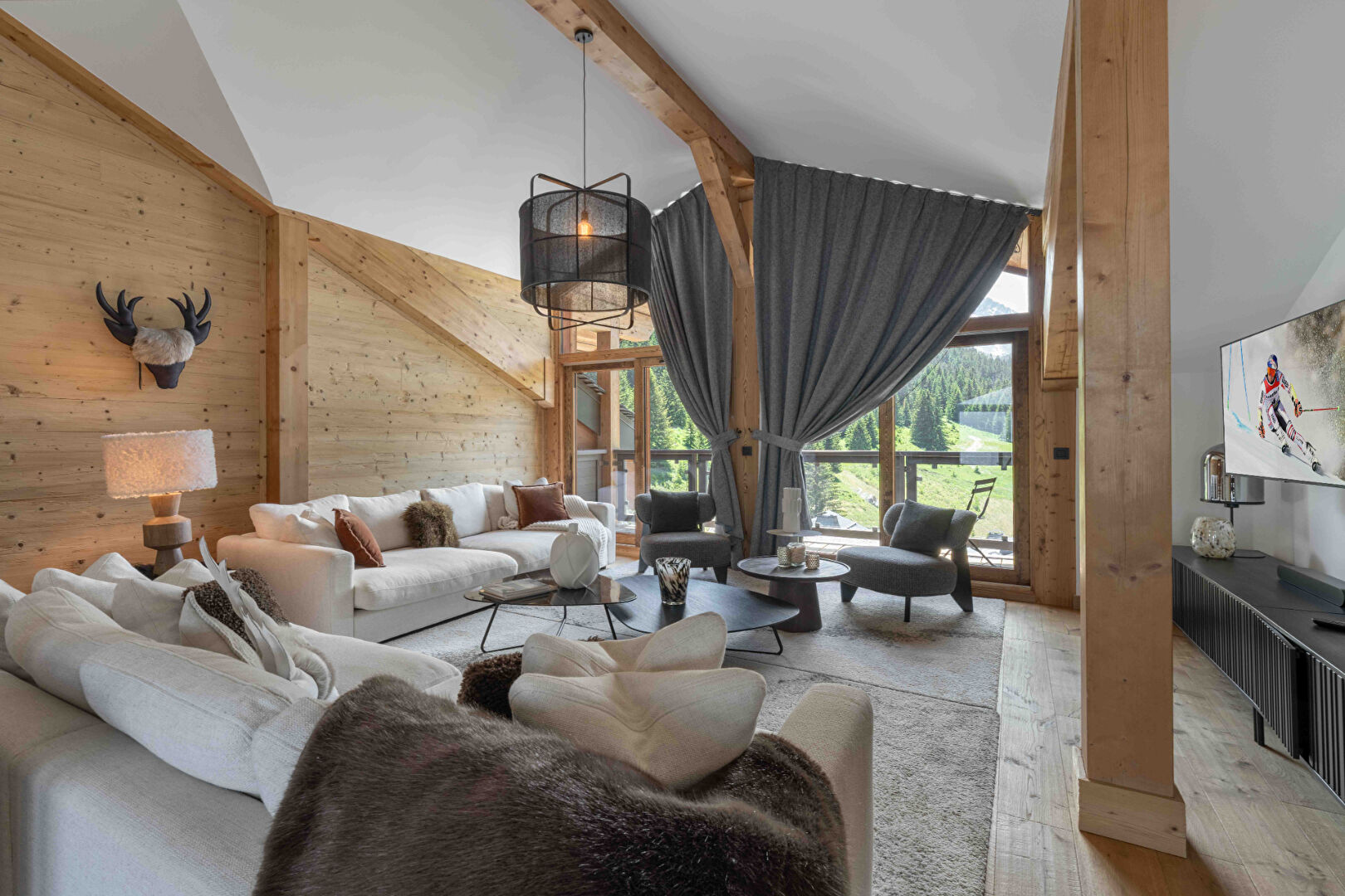 Family penthouse in the heart of the mountains for sale in Courchevel