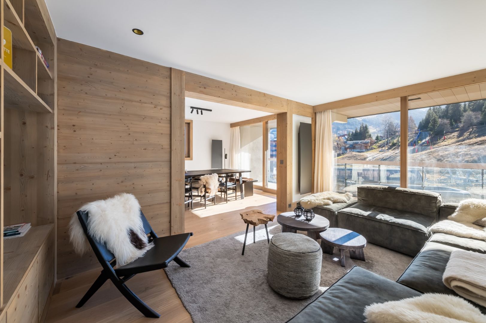 4-bedroom Apartment - ideally located for sale in Courchevel