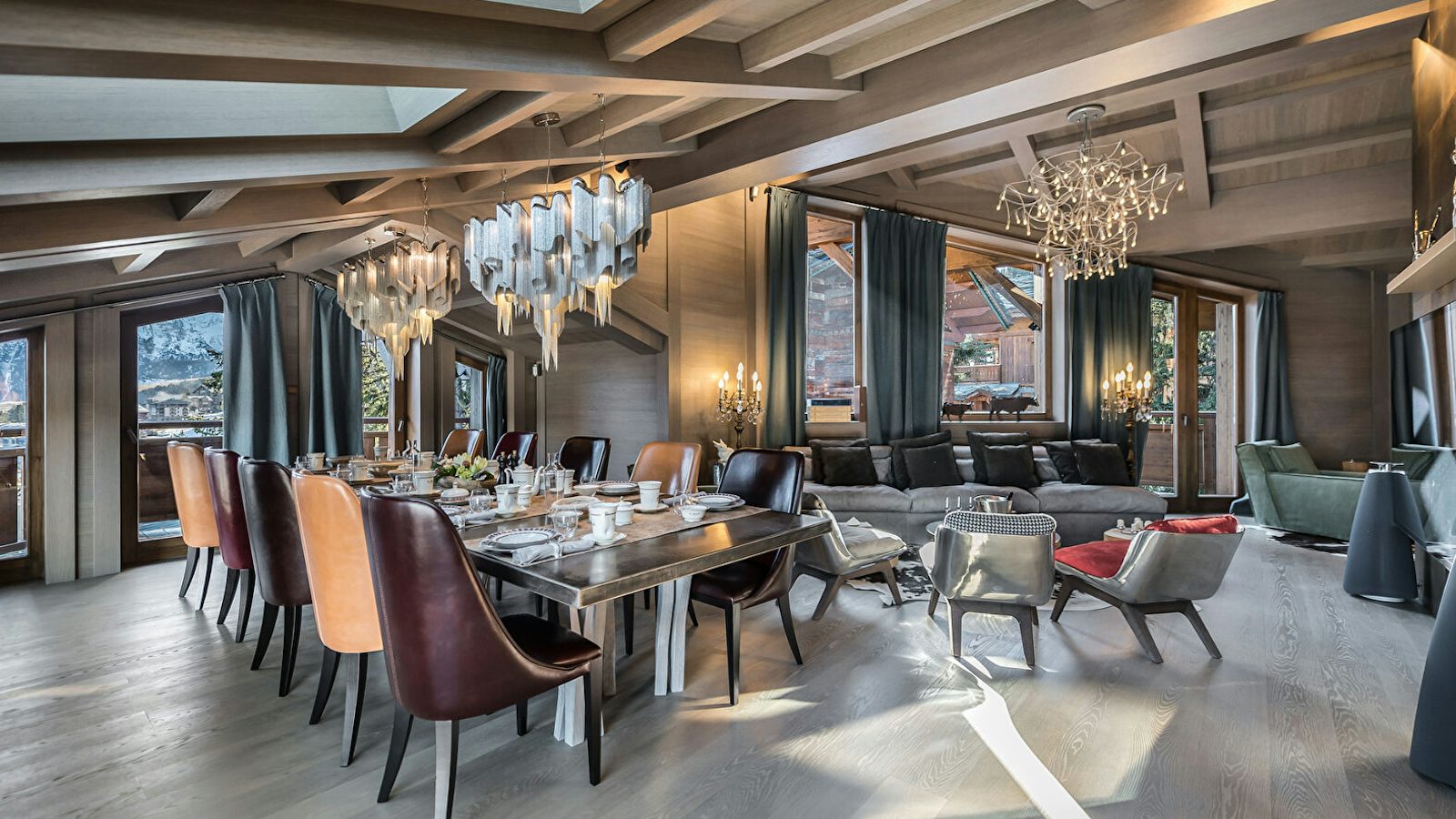 886 m² chalet in the heart of Courchevel, 5 suites and pool spa