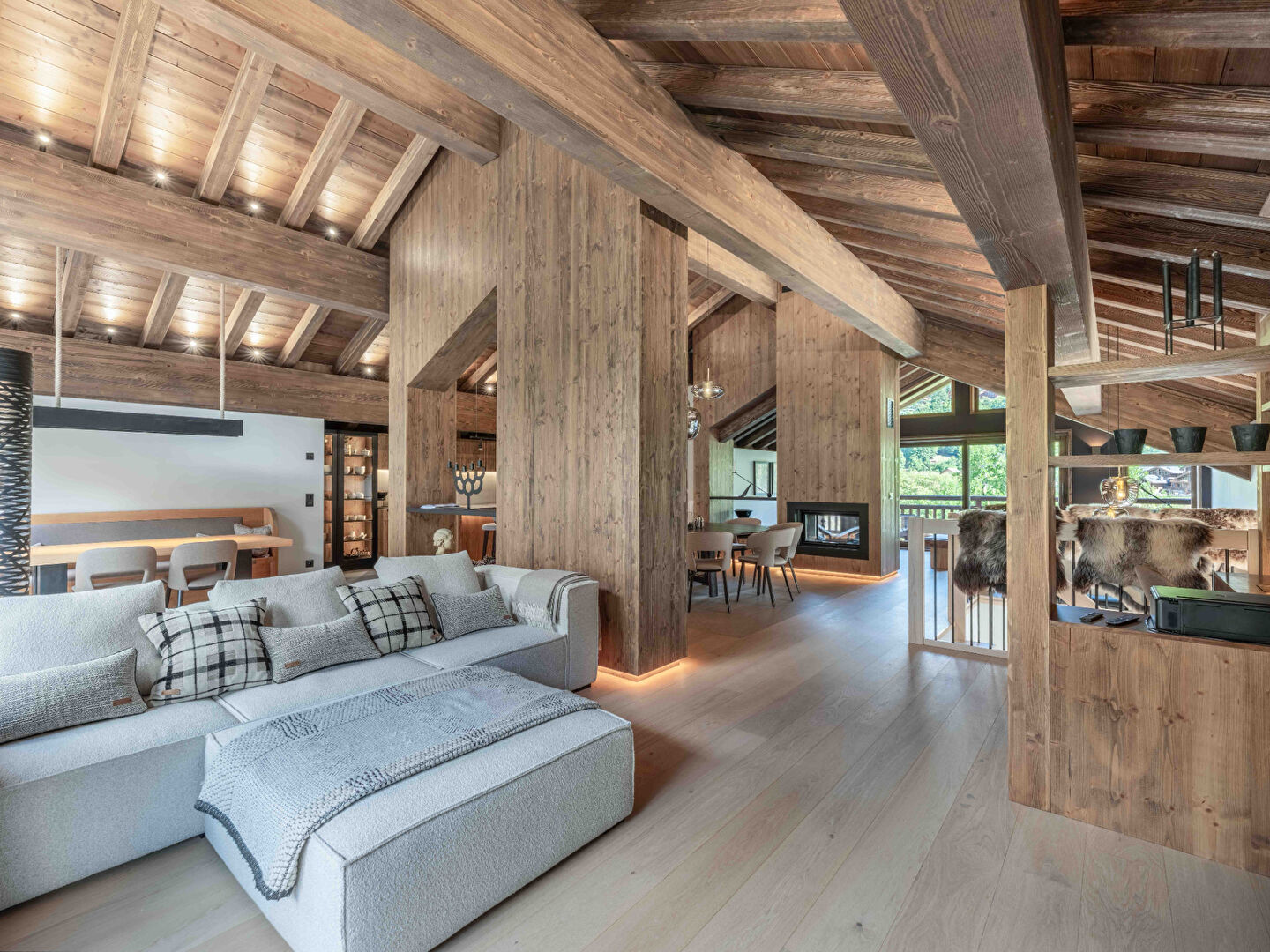 Luxury chalet - 5 bedrooms for sale in Meribel