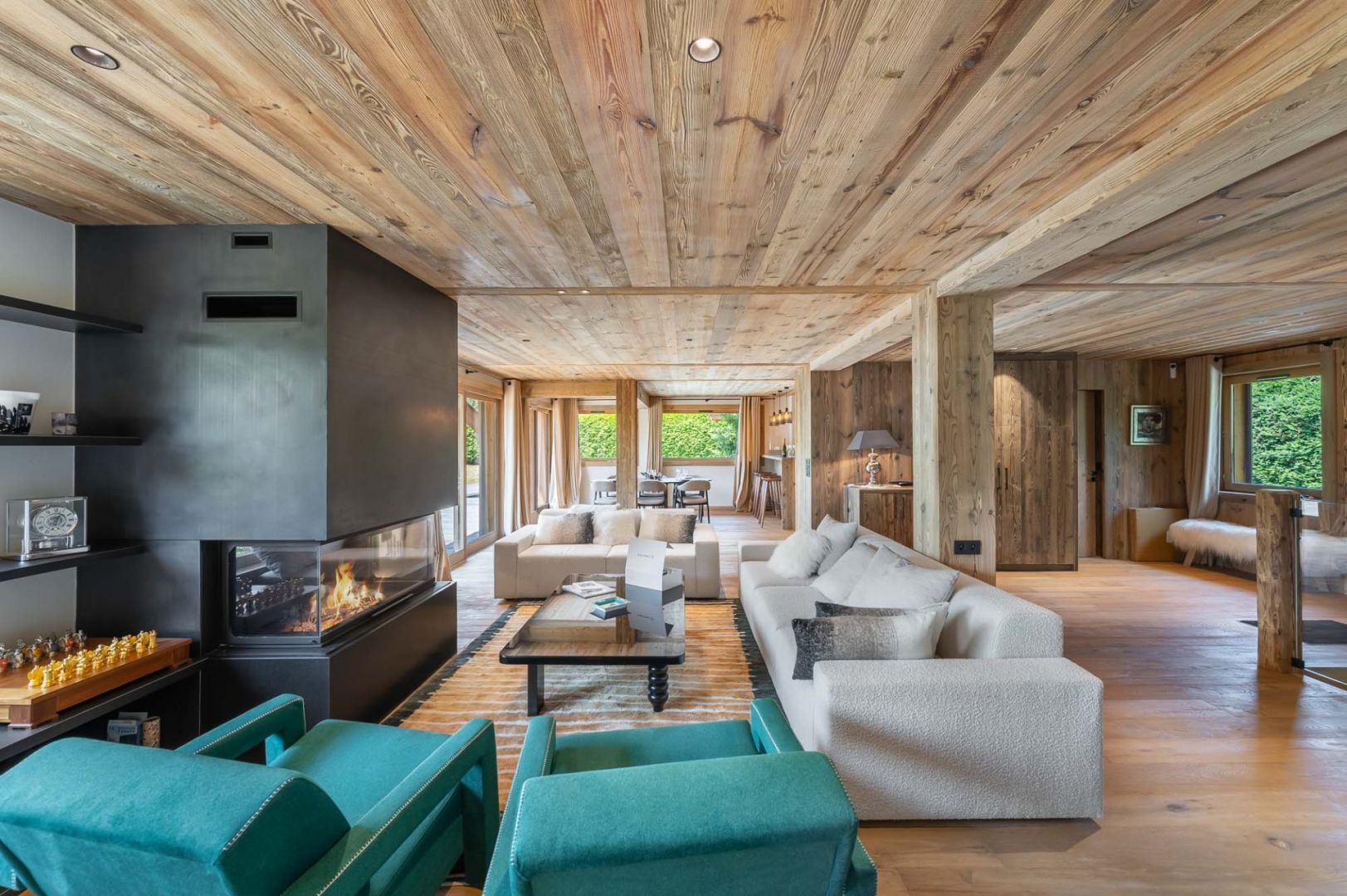 Renovated 4-bedroom chalet with pool, 5 minutes from central Megève