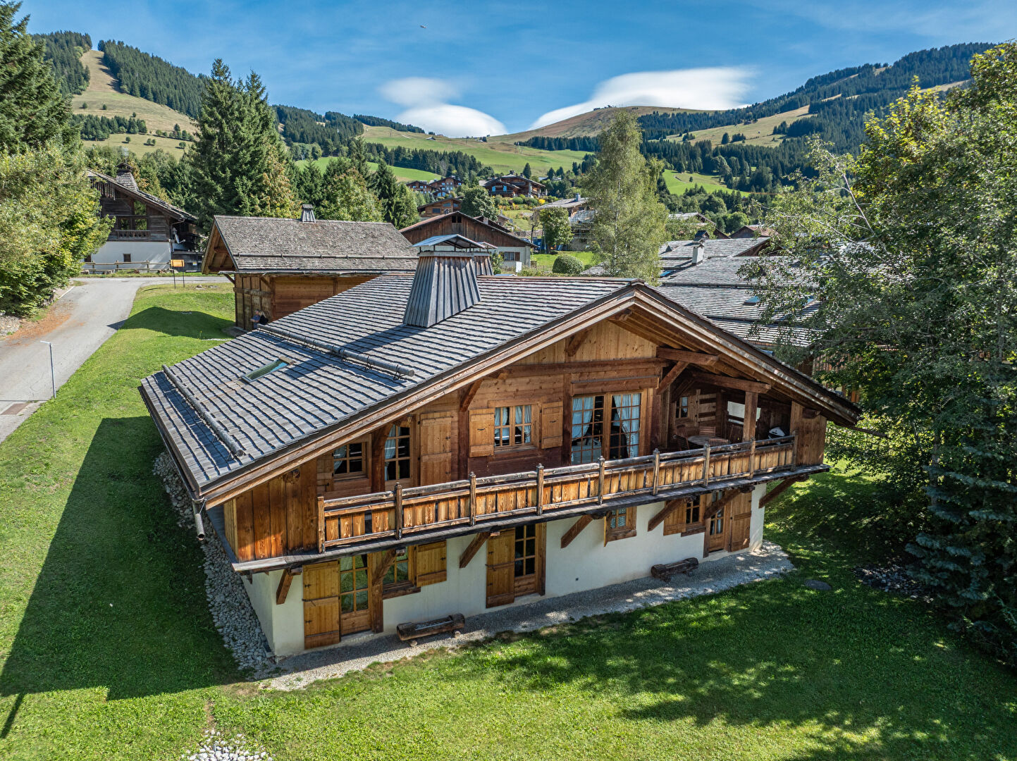 Chalet Mont d'Arbois - 5 bedrooms - Close to ski lifts and golf course for sale in Megeve