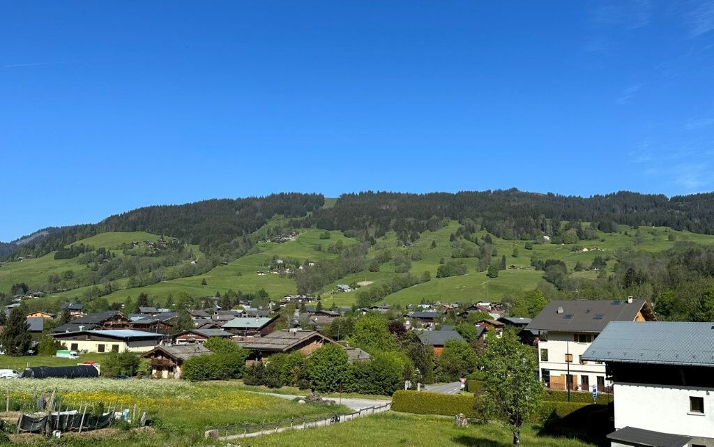 Plot of land of 597 sqm with its building permit cleared in Demi Quartier for sale in Megeve