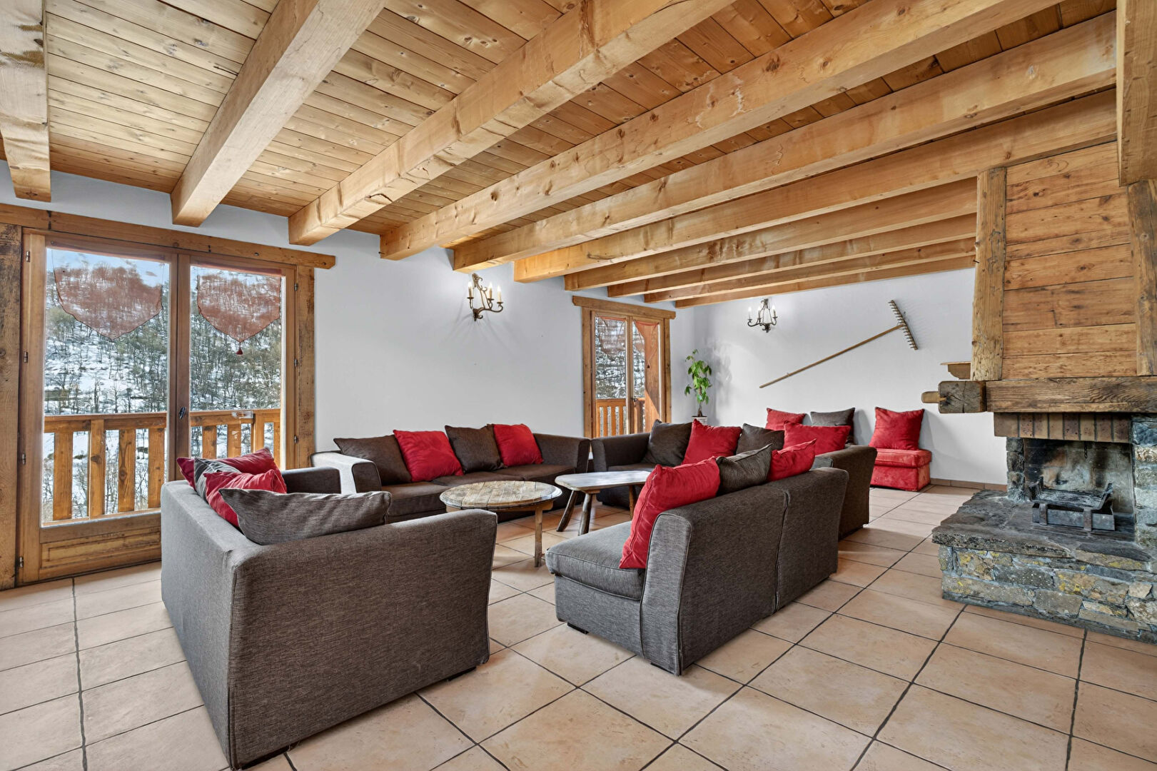 Spacious chalet with panoramic mountain views for sale in Saint-Martin-de-Belleville