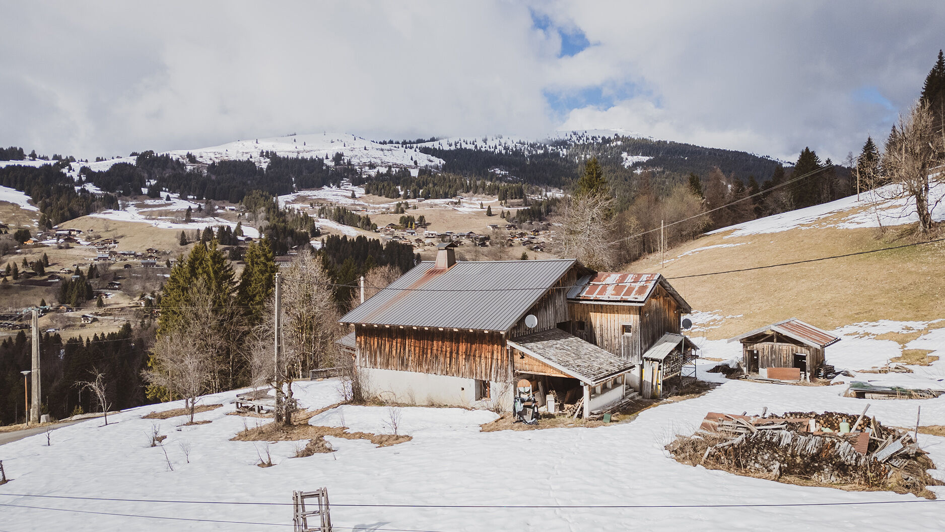 Authentic farmhouse to renovate - Prime location in Les Gets for sale in Les Gets