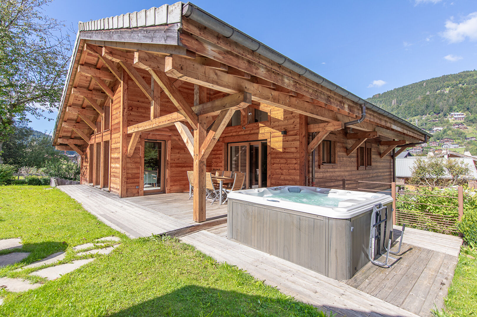 Recently built 7-room chalet - Ski-in/ski-out for sale in Morzine