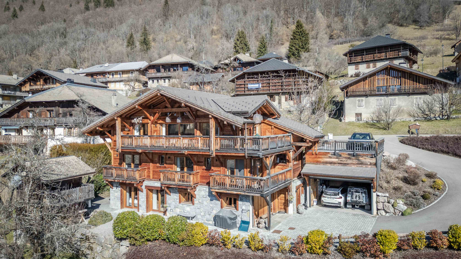 Authentic 11-room chalet - Panoramic views for sale in Morzine
