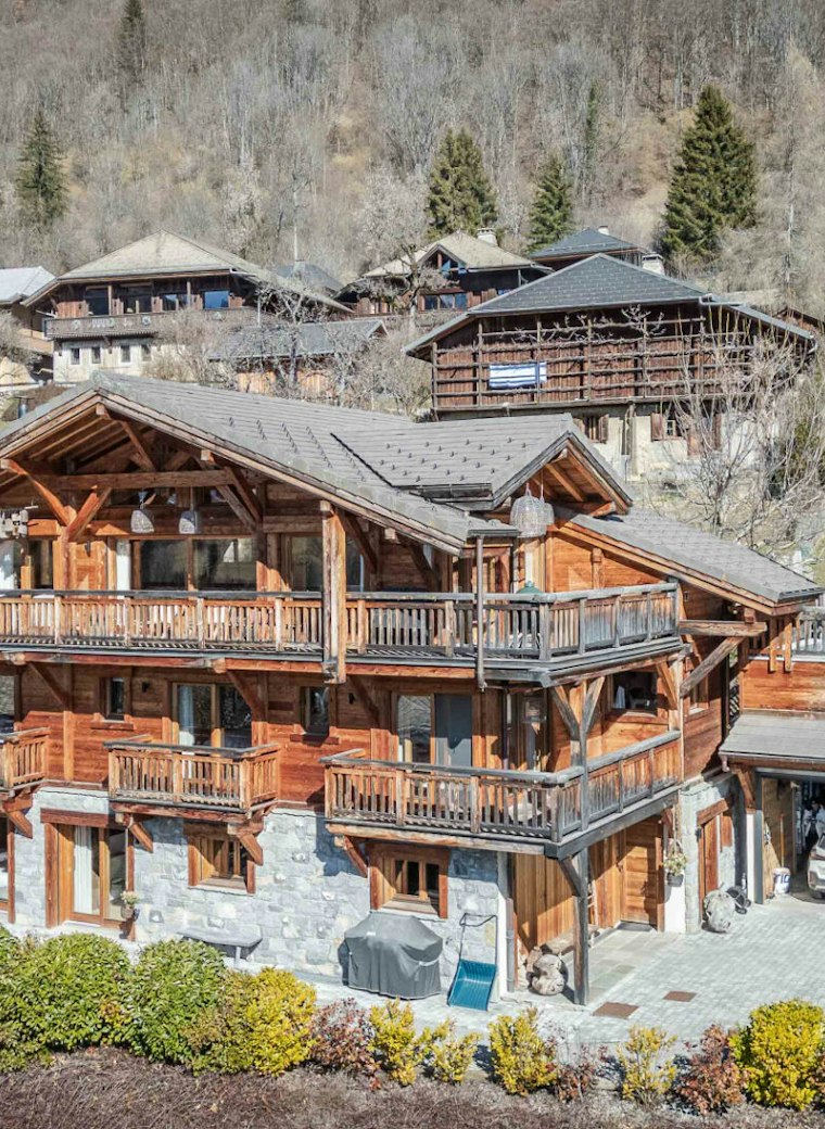 Authentic 11-room chalet - Panoramic views for sale in Morzine