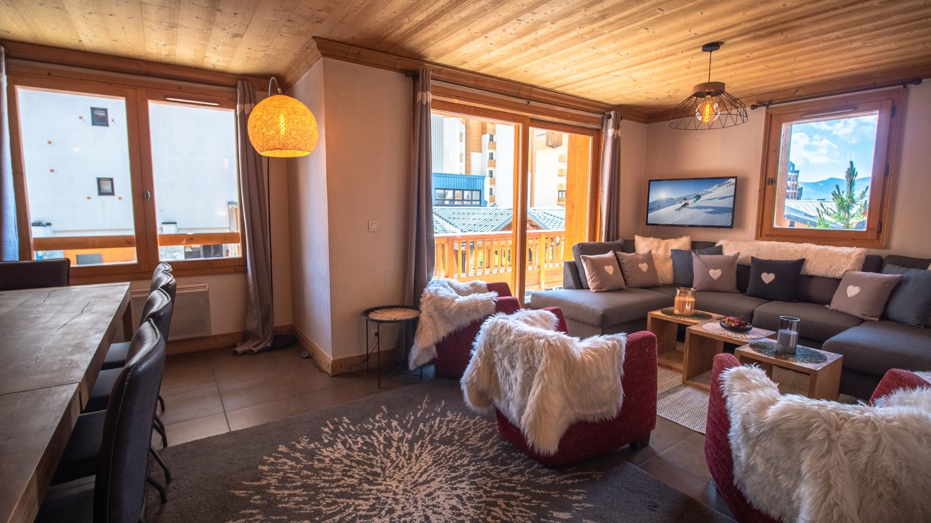 6 ROOMS APARTMENT - RESORT CENTER SKI-IN/SKI-OUT for sale in Val Thorens