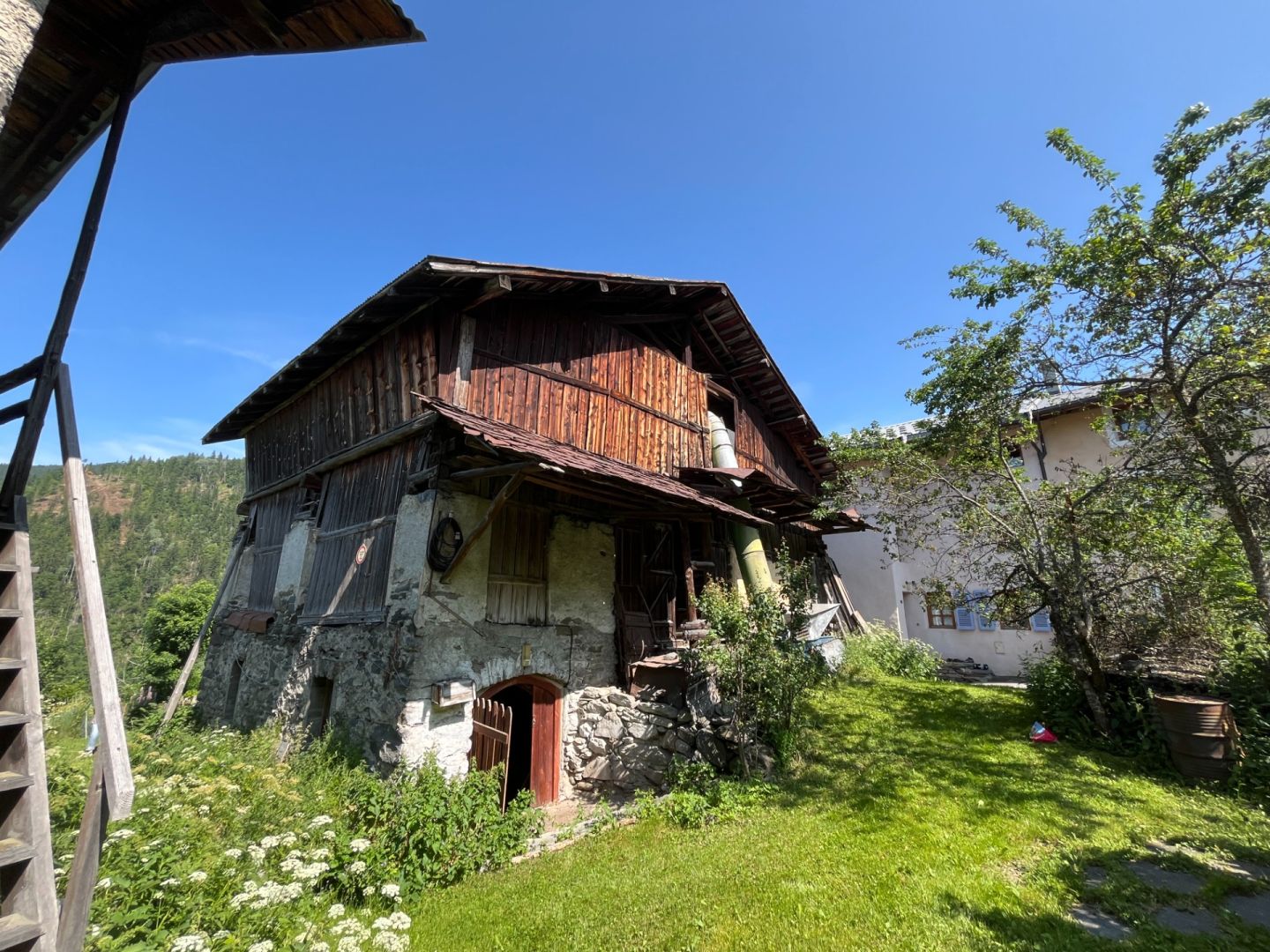 Barn to renovate in a charming village for sale in Meribel