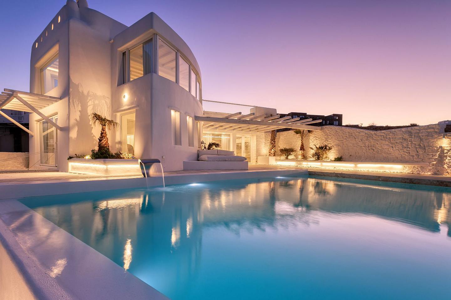 Luxury hotel of 1,000 m² for sale in Mykonos – Ornos