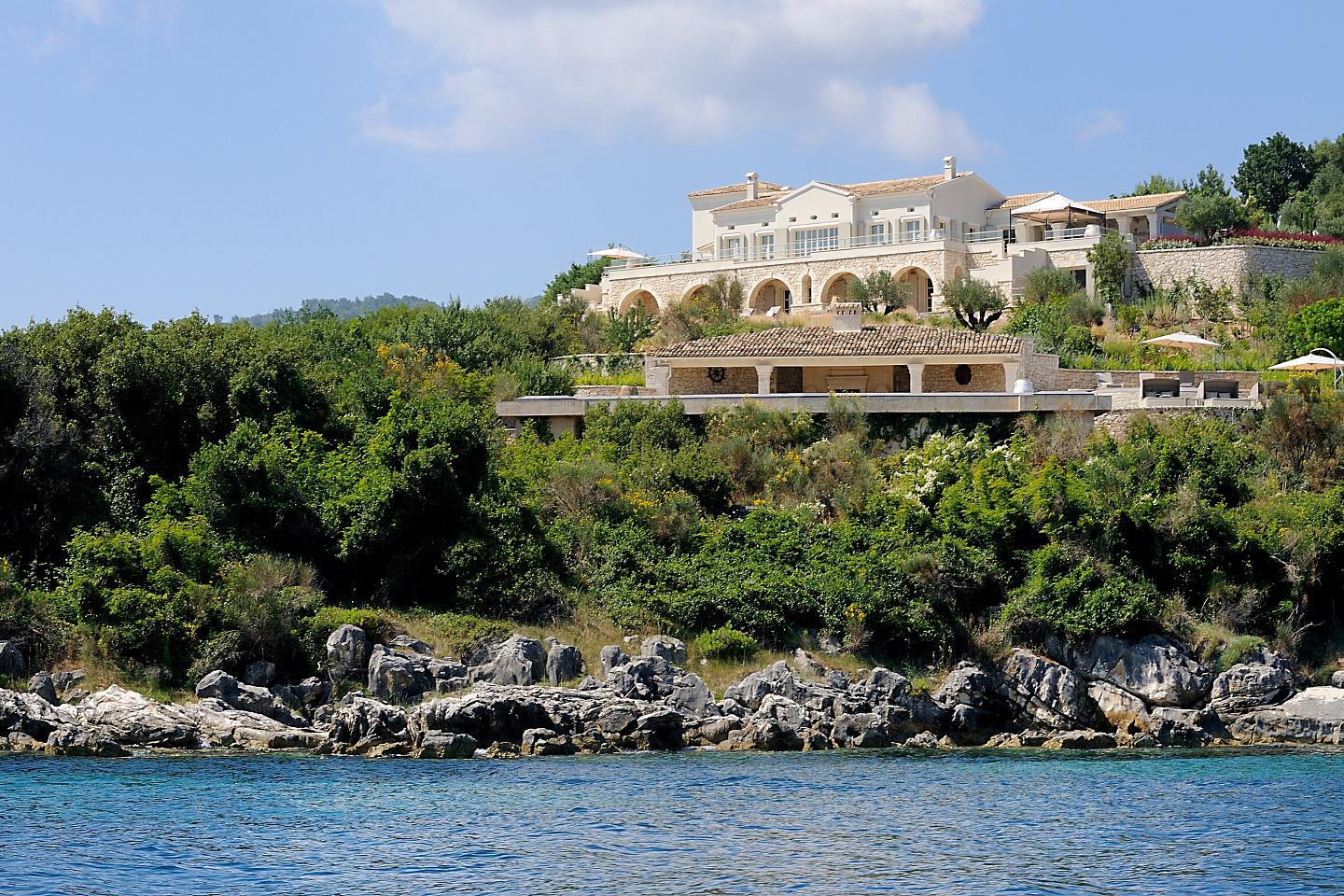 Seafront estate of 637 m² for sale in Corfu