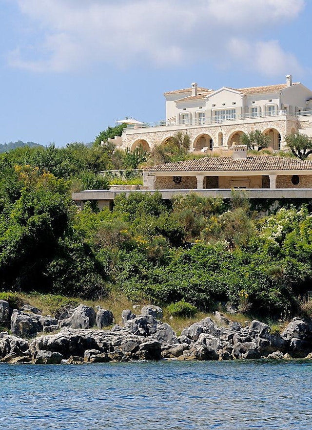 Seafront estate of 637 m² for sale in Corfu