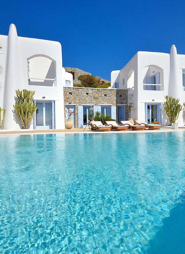 Seafront villa of 700 m² with private dock for sale in Mykonos – Psarou