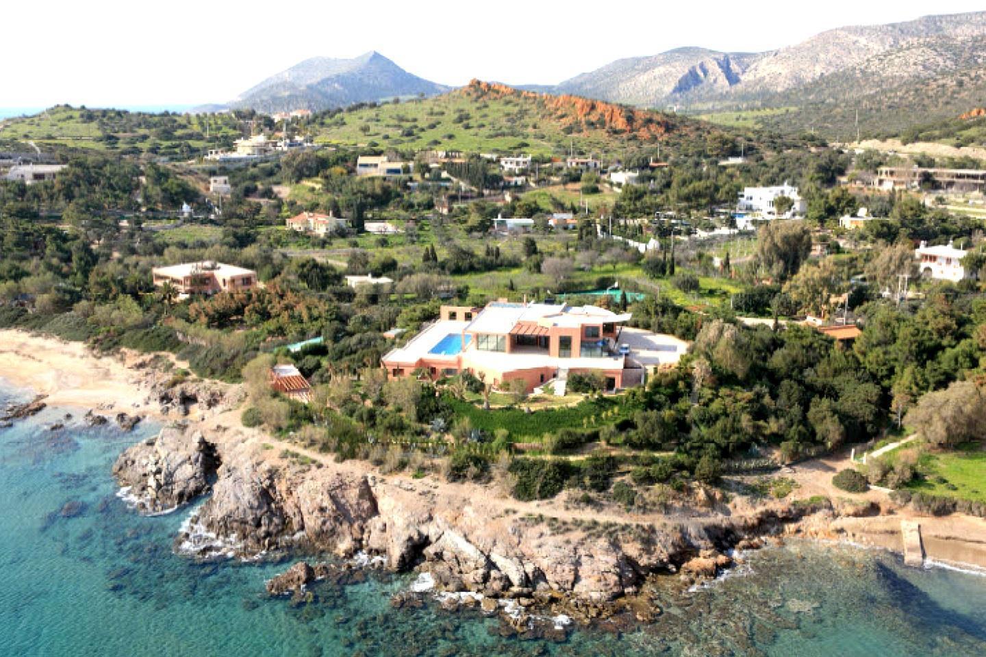 Luxury villa of 976 m² for sale in Sounio