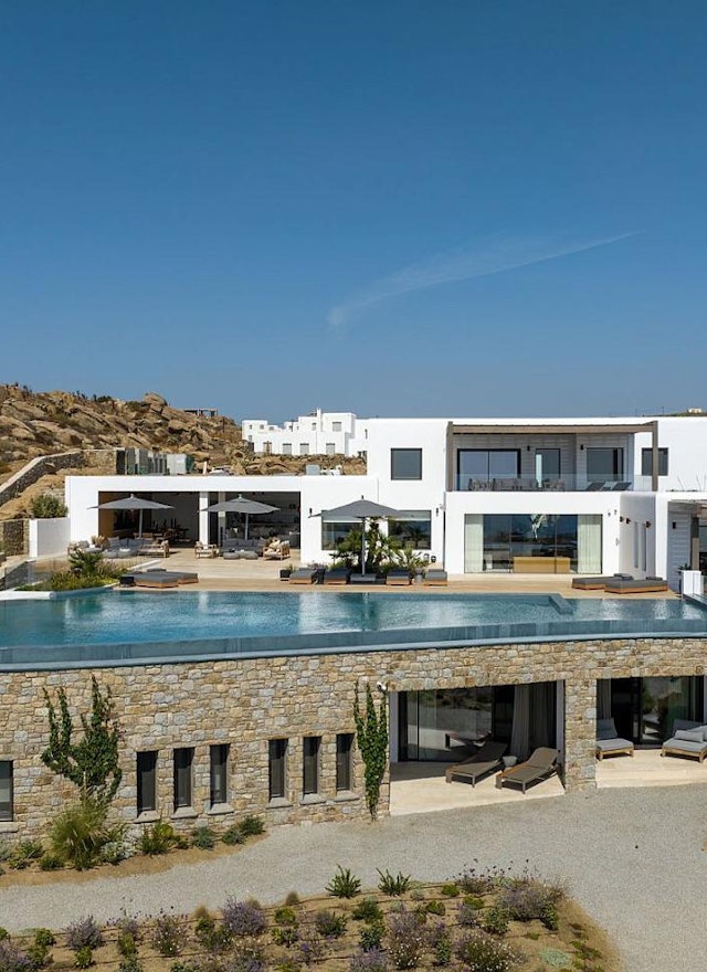 Luxury villa of 1,343 m² for sale in Mykonos – Platis Gialos