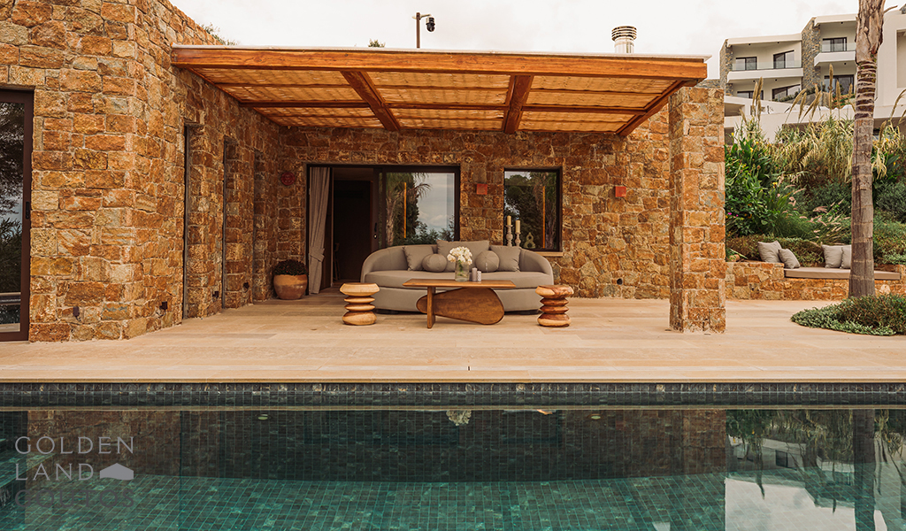 Seafront Villa in Mavro Lithari for holiday rental in Athens