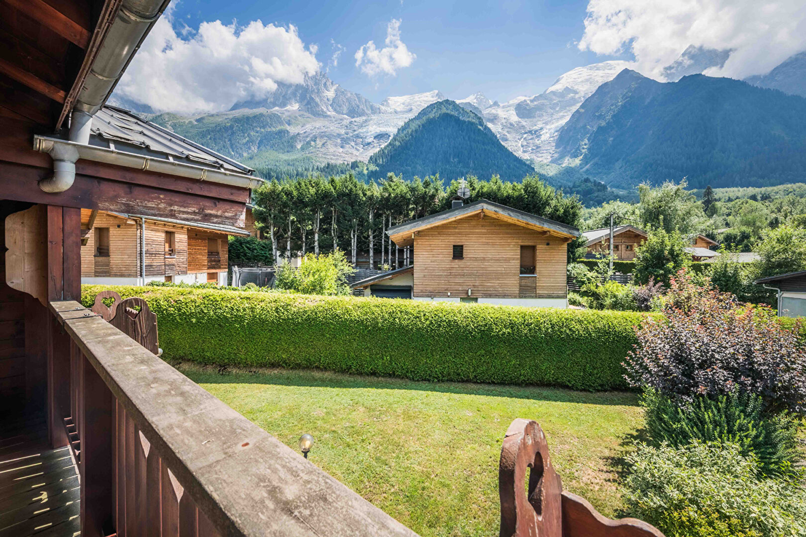 Family chalet in Les Bossons for sale in Chamonix