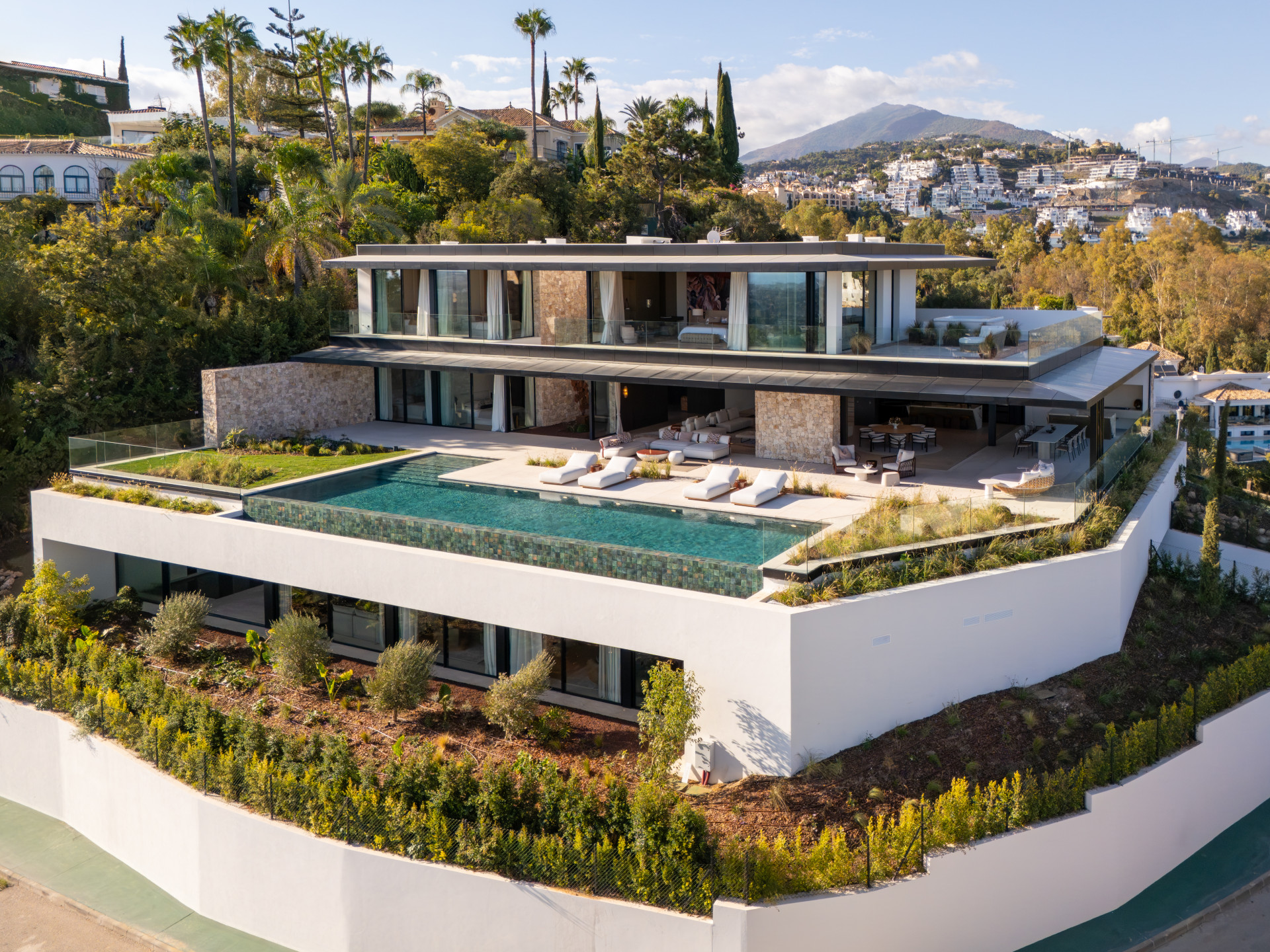 Sea-view villa for sale in La Quinta, Benahavis | Casa Orquidea