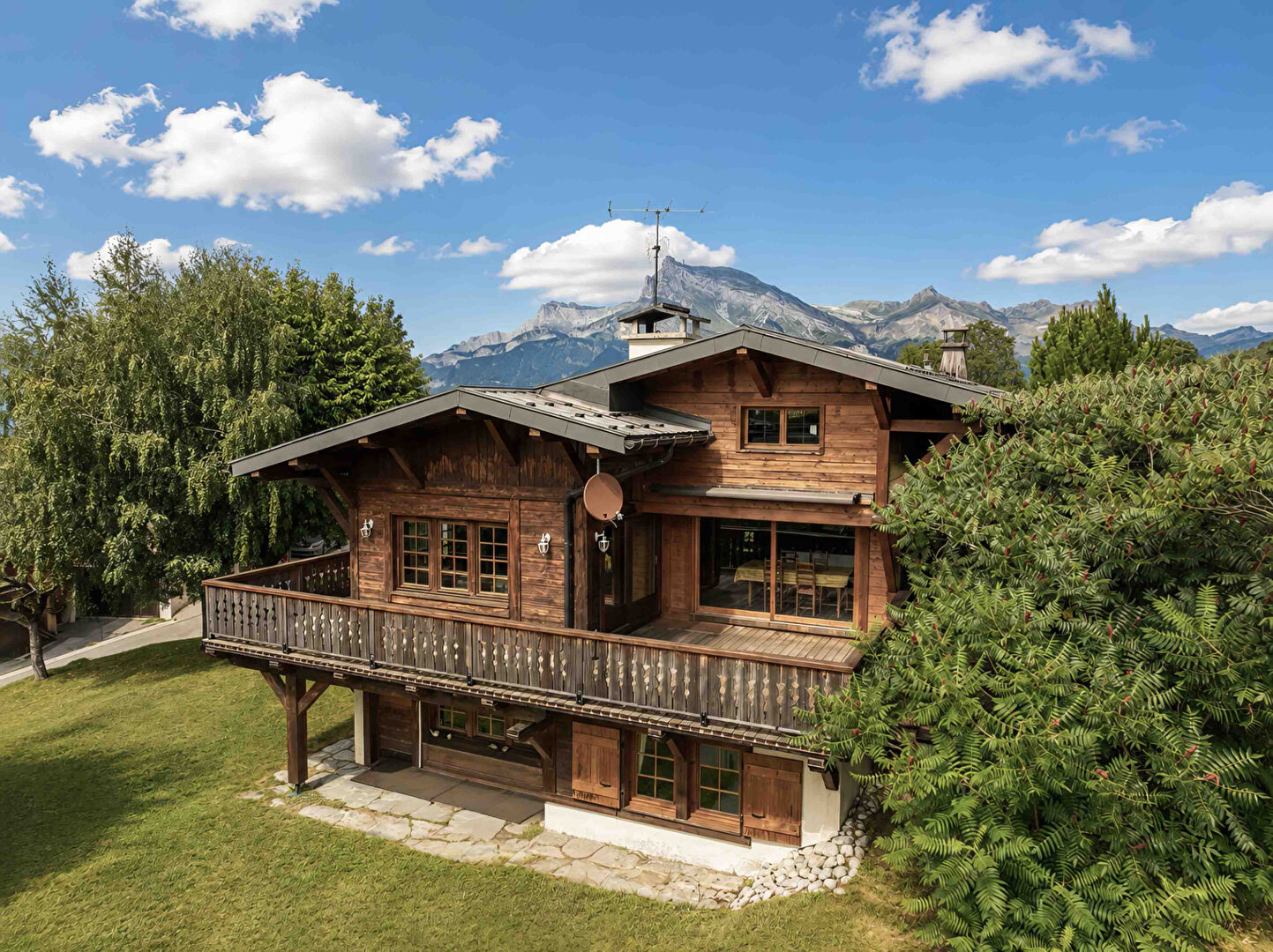 Family chalet of 174.86 sqm, in a quiet area for sale in Megeve