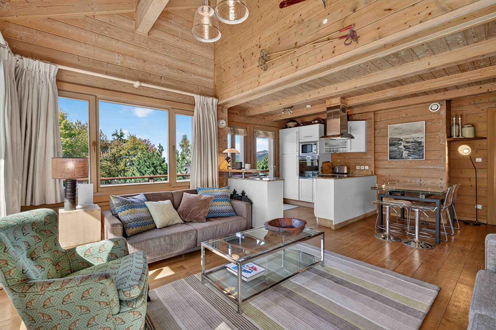 Very bright 3-room apartment with a beautiful sunny terrace for sale in Meribel