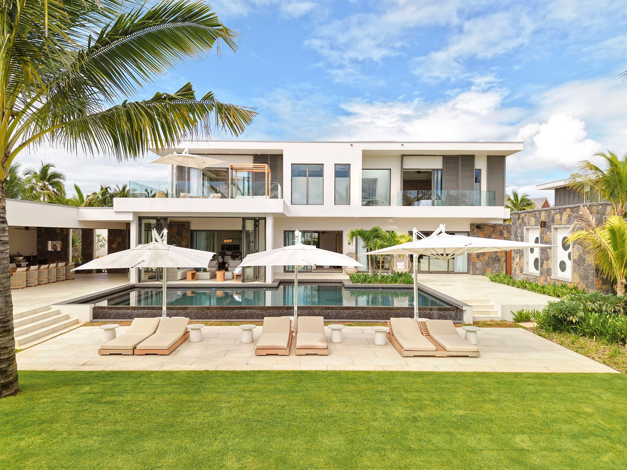 Waterfront villa in Pointe de Flacq — 6 bedrooms and five-star resort access