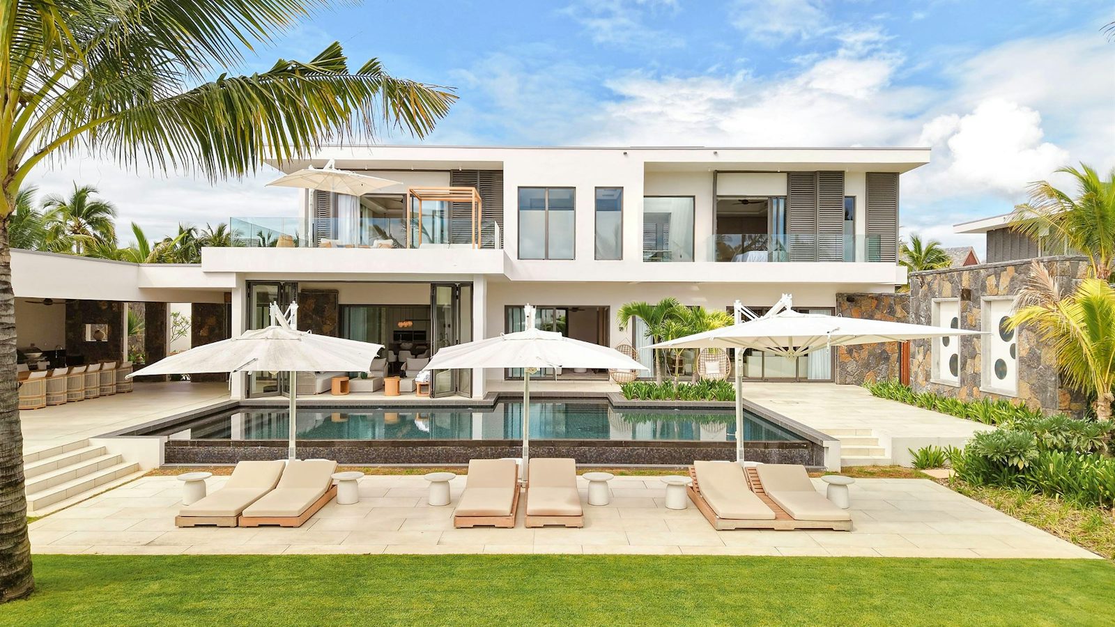Waterfront villa in Pointe de Flacq — 6 bedrooms and five-star resort access