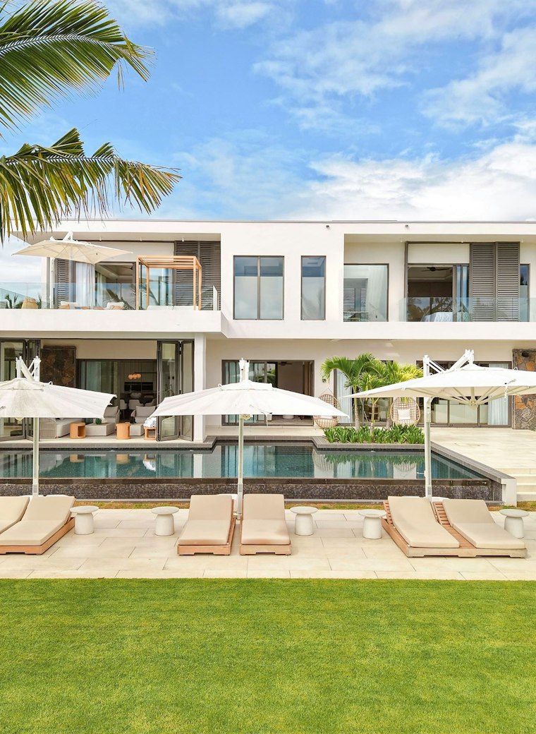 Waterfront villa in Pointe de Flacq — 6 bedrooms and five-star resort access