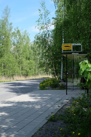 Arolan sijaitseen noin 7km Turun keskustasta Hirvensalossa.