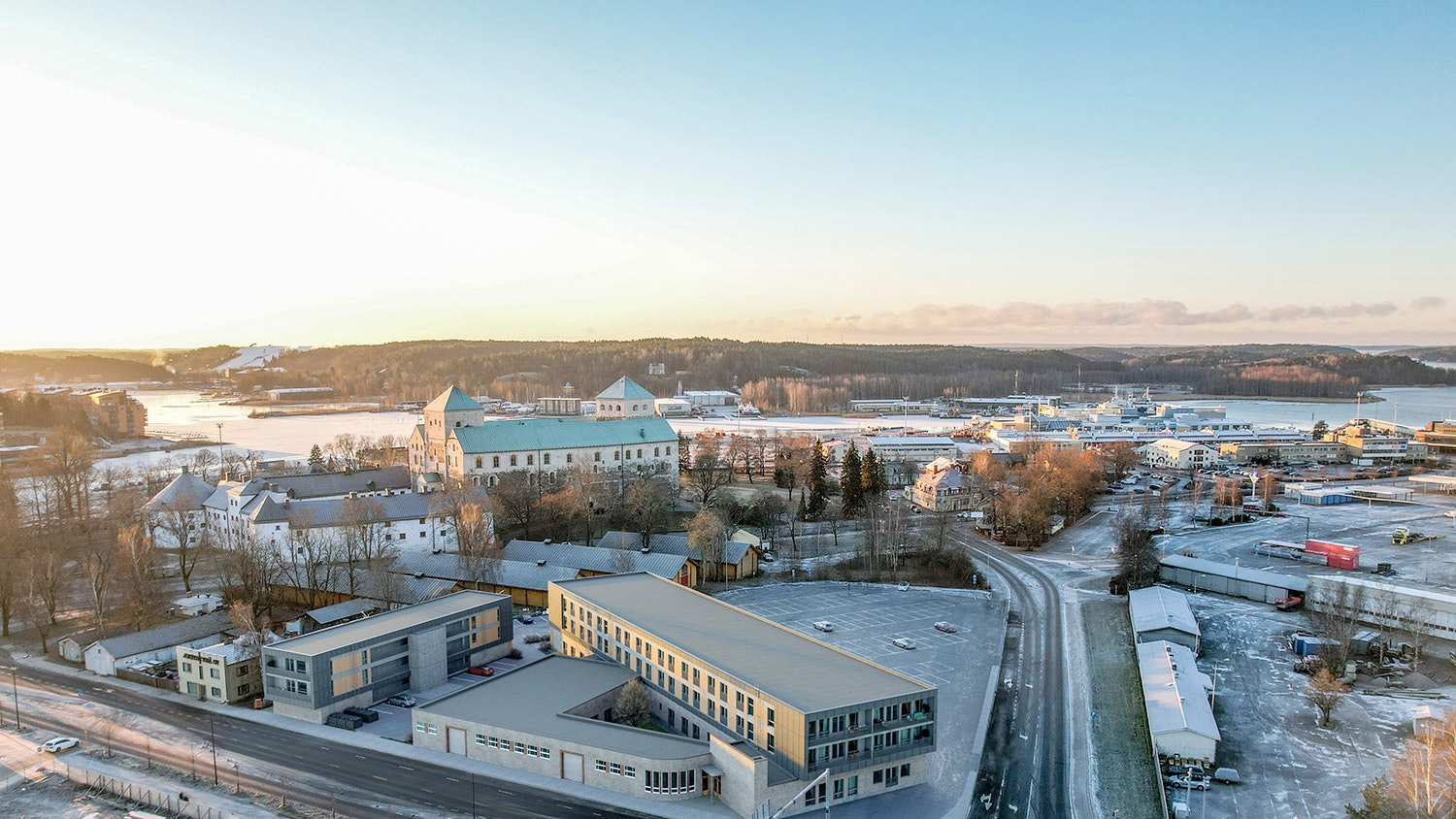 Ilmakuva Satamaportin alueesta Turun linnalle ja saaristoon päin.