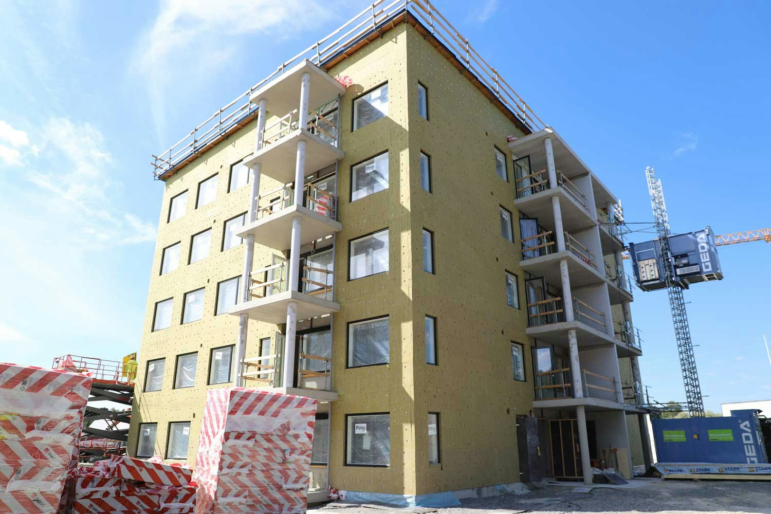 Rakenteilla oleva Raision Sointu II on viisikerroksinen asuinkerrostalo.