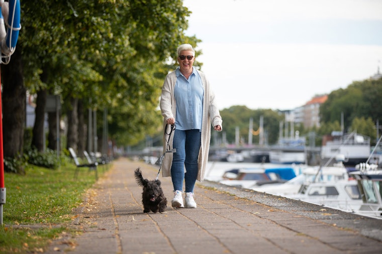 Isännöitsijä Mia-Krista Jalava ja Uuno.