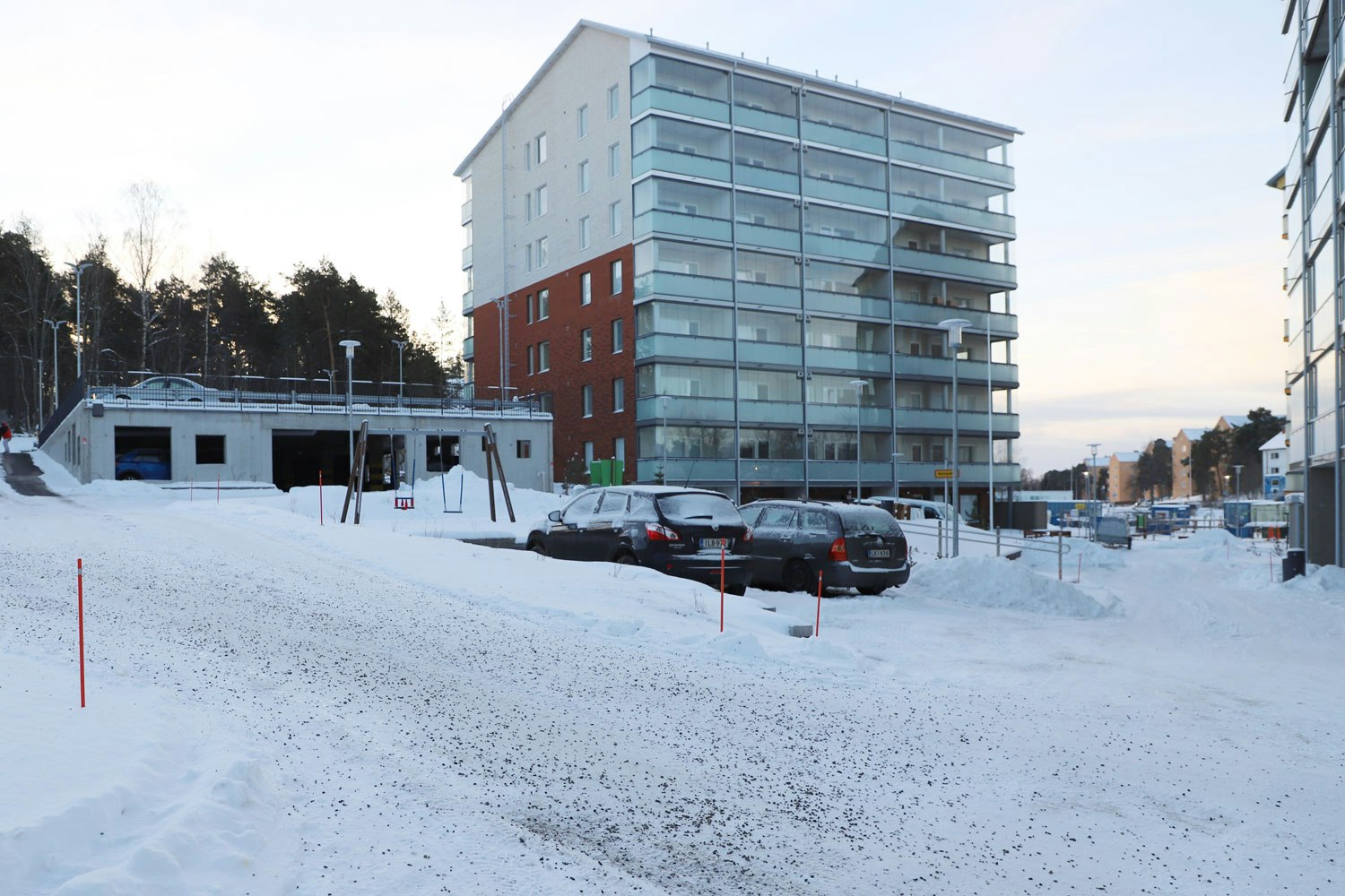 Yhteisten piha-alueiden auraus ja hiekoitus kuuluu kiinteistön omistajalle.
