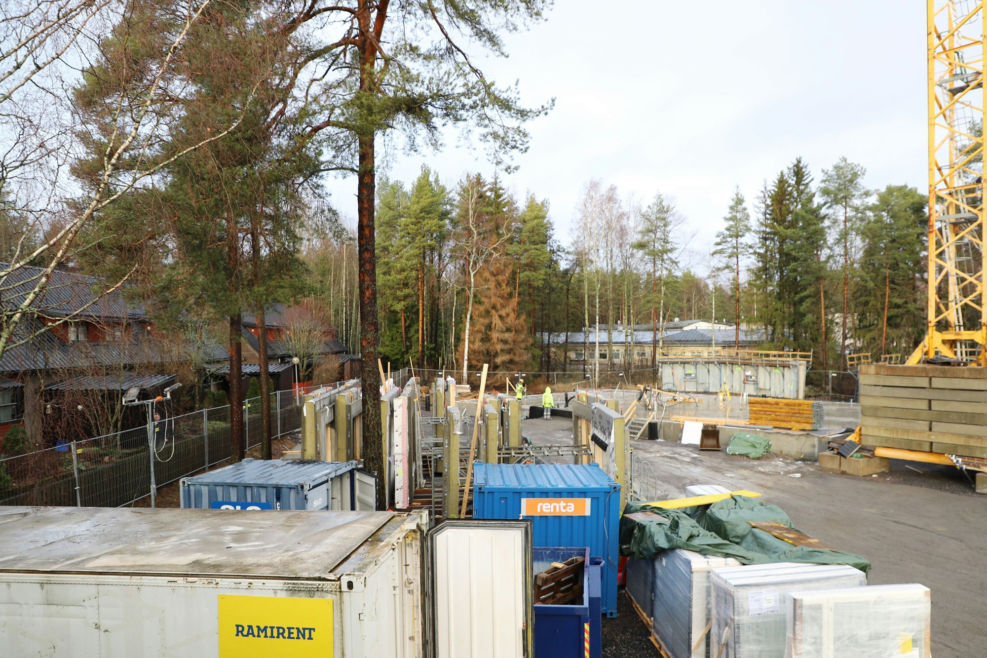 Konradinkuja 1:n uudiskohde sijoittuu Varissuon pientaloalueen viereen.