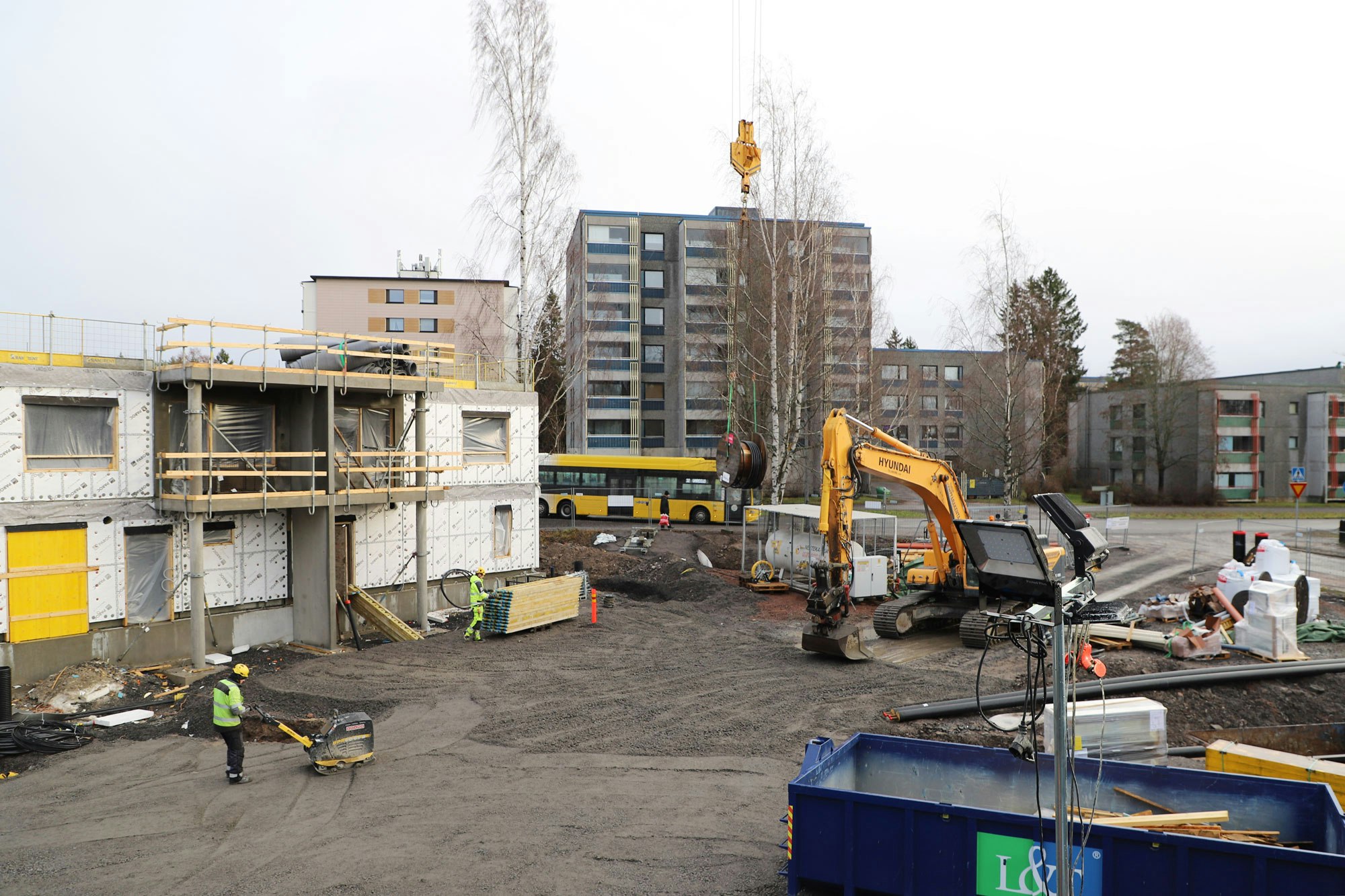 Konradinkuja 1:n vierestä on hyvät bussiyhteydet.