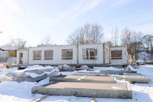 Kohteen asuinkerrostalot ovat betonirakenteisia.