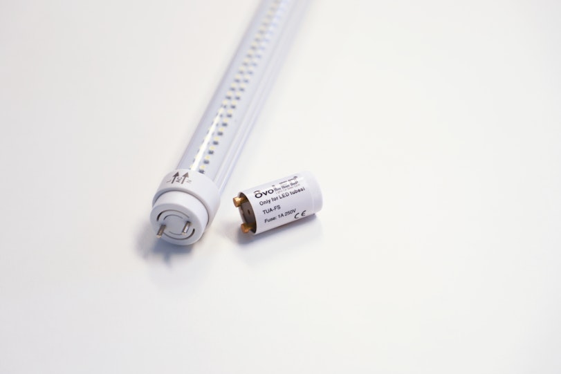 Led-lamppu, jolla korvataan loistelamppu.