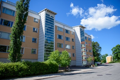 Rätiälänkatu 11:n julkisivu