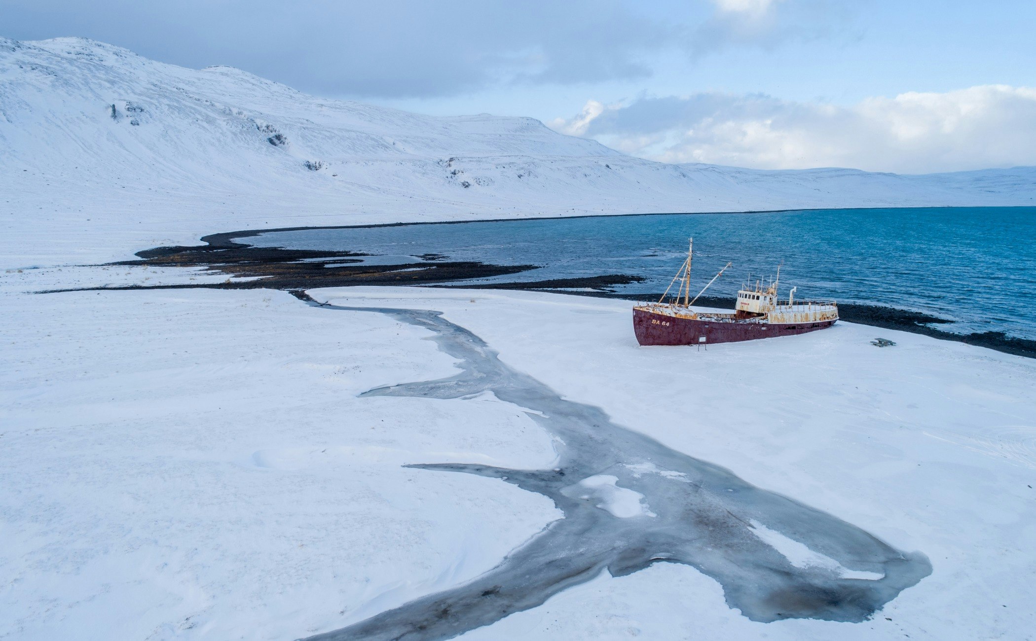 transportation,vessel,vehicle,watercraft,boat,outdoors,nature,ice,ship